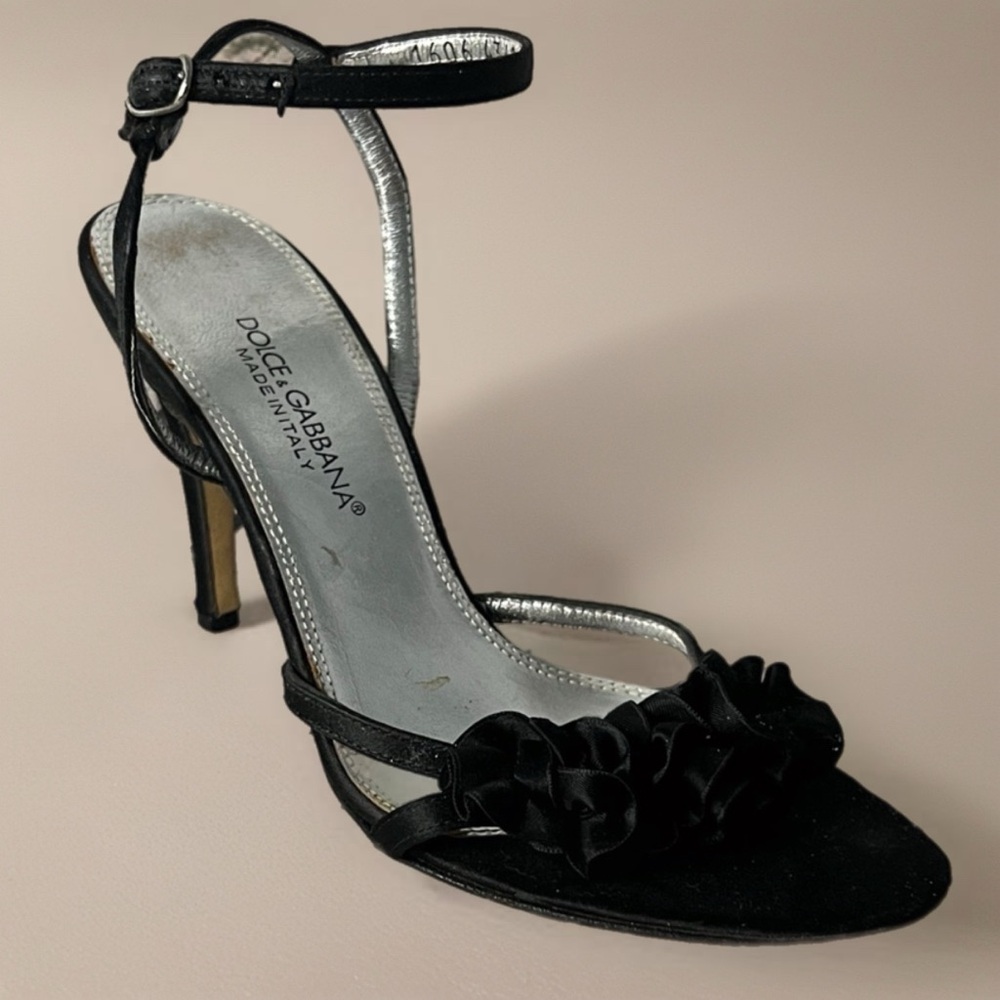 * Dolce&Gabbana black satin sandals with a ruffled toe strap and ankle strap